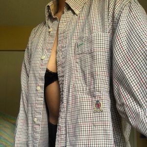 TOMMY HILFIGER PLAID BUTTON UP